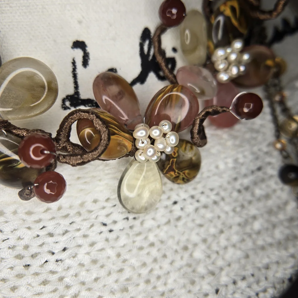 Elegant Floral Beaded Necklace - Picture 9 of 9